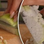 Kako odlično narezati čebulo: zvezdnik oddaje MasterChef razkriva skrivno potezo